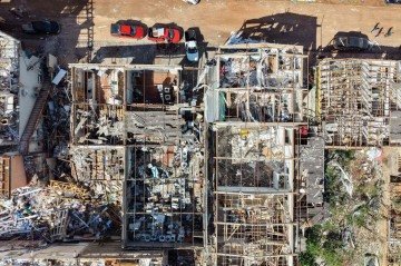 Rio Bonito do Iguaçu, no estado do Paraná, em 8 de novembro de 2025. Um tornado matou pelo menos sete pessoas e feriu cerca de 750 ao destruir a maior parte de uma cidade no sul do Brasil - (crédito: Daniel Castellano / AFP) Rio Bonito do Iguaçu, no estado do Paraná, em 8 de novembro de 2025. Um tornado matou pelo menos sete pessoas e feriu cerca de 750 ao destruir a maior parte de uma cidade no sul do Brasil - (crédito: Daniel Castellano / AFP)