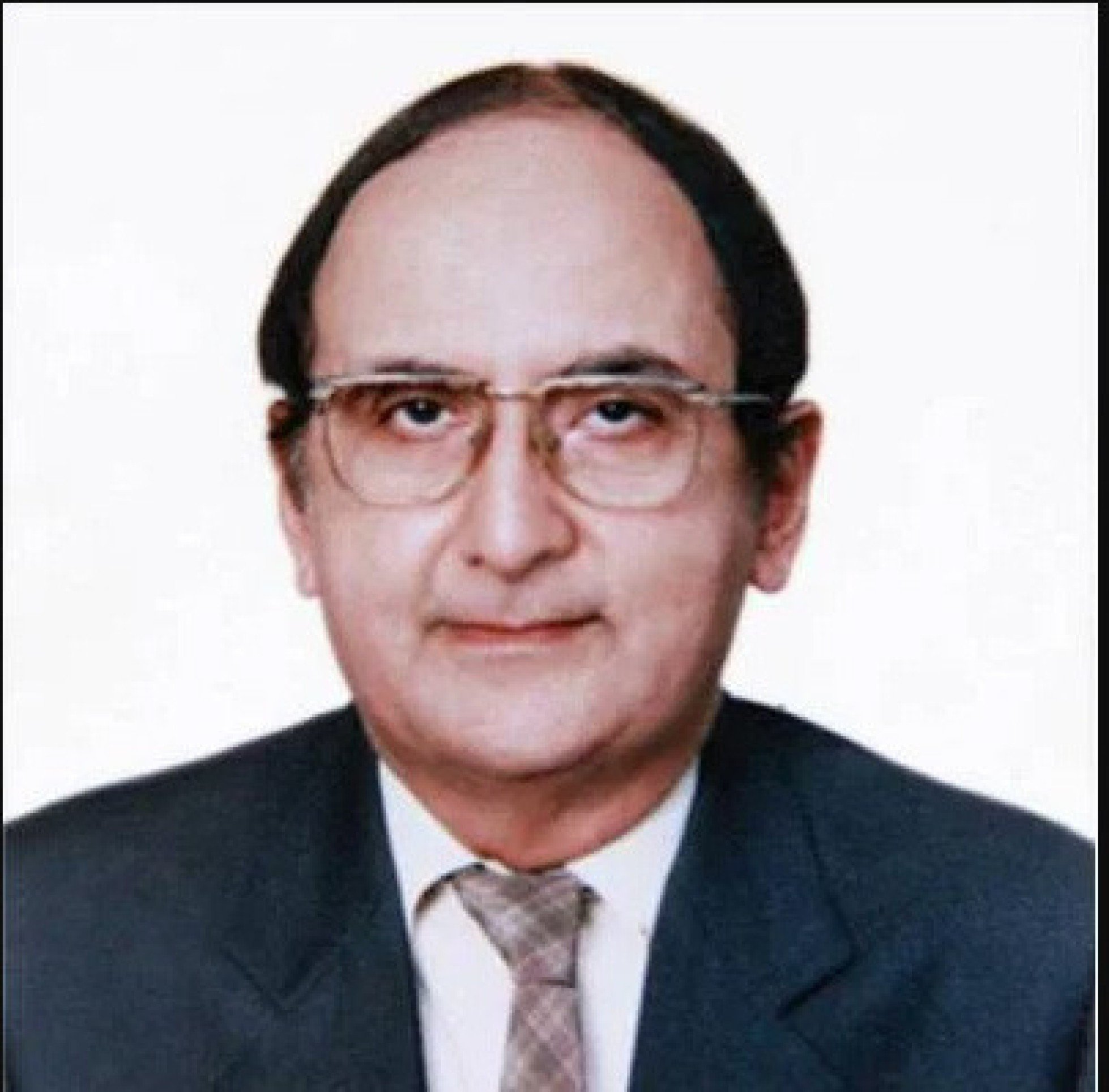  Cr&eacute;dito: Arquivo Pessoal. Hasan Askari-Rizvi, estrategista militar da Universidade do Punjab (em Lahore).