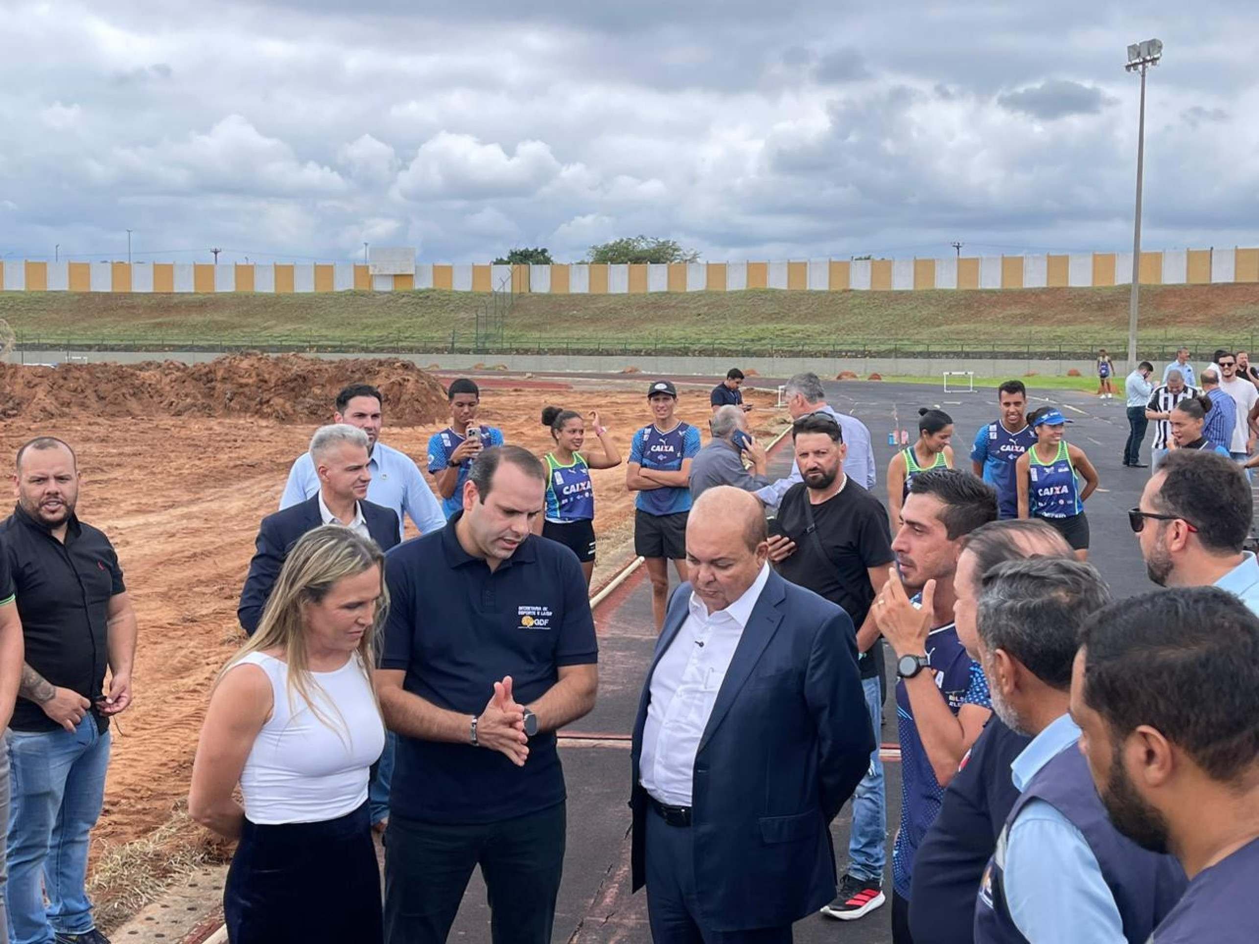 Ibaneis aprova reforma do Estádio de Sobradinho onde treina Caio Bonfim