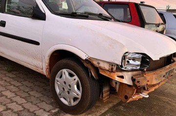 O motorista que matou um homem e deixou um adolescente ferido após serem atropelados pilotava um Corsa branco, embriagado, e fugiu sem prestar socorro. -  (crédito: Divulgação)