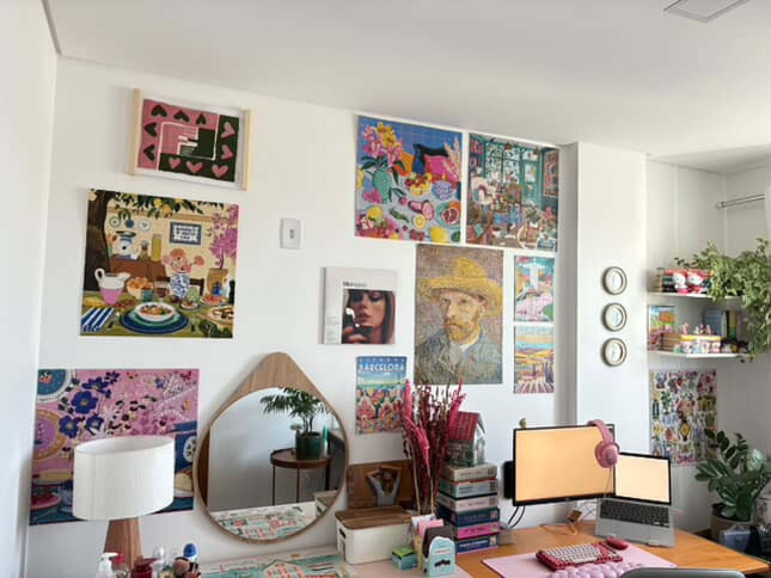 O quadros tornam seu escritório colorido e cheio de vida