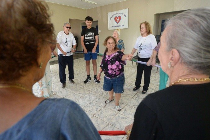  12/11/2025 Crédito: Marcelo Ferreira/CB/D.A Press. Brasil. Brasília - DF -  Projeto do Grupo Paepalanthus que leva oficinas, espetáculos e exposição para o público 60+.Local: Associação dos Idosos Paz e Amor.