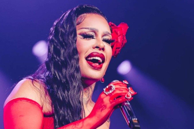 Gloria Groove brinca sobre gravidez após casar: “Tentando há tempos!” - (crédito: TMJBrazil) Gloria Groove brinca sobre gravidez após casar: “Tentando há tempos!” - (crédito: TMJBrazil)