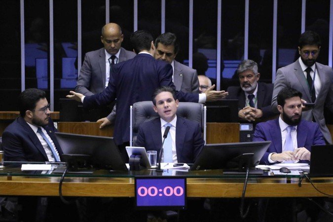 Na ocasião, Motta defendeu um tempo maior para a construção de um diálogo de forma coletiva.
- (crédito: Kayo Magalhães / Câmara dos Deputados) Na ocasião, Motta defendeu um tempo maior para a construção de um diálogo de forma coletiva.
- (crédito: Kayo Magalhães / Câmara dos Deputados)
