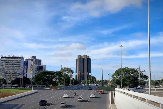 DF tem quarta-feira quente, abafada e com risco de temporal -  (crédito: Ed Alves CB/DA Press)