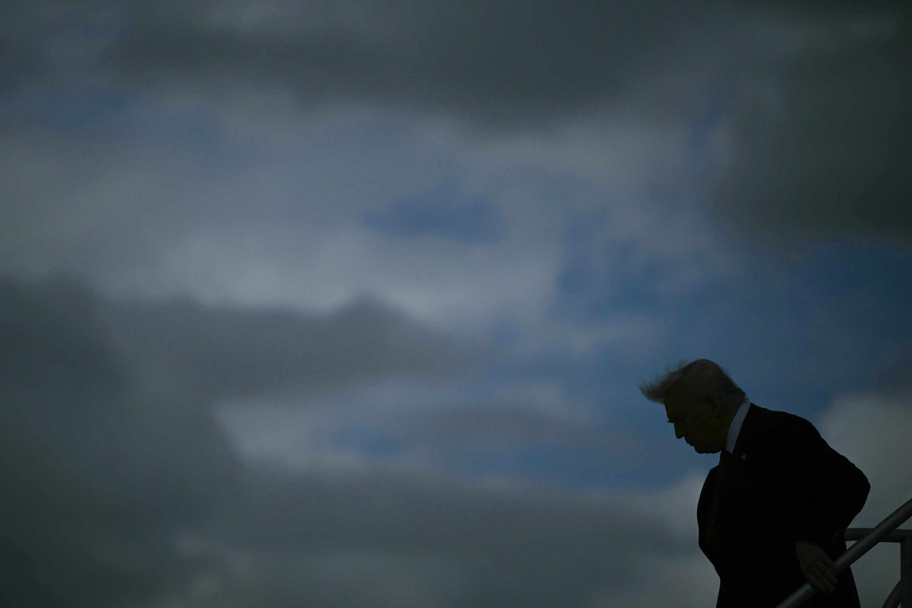 Escândalo nos EUA: E-mails de pedófilo ligam Trump a vítimas