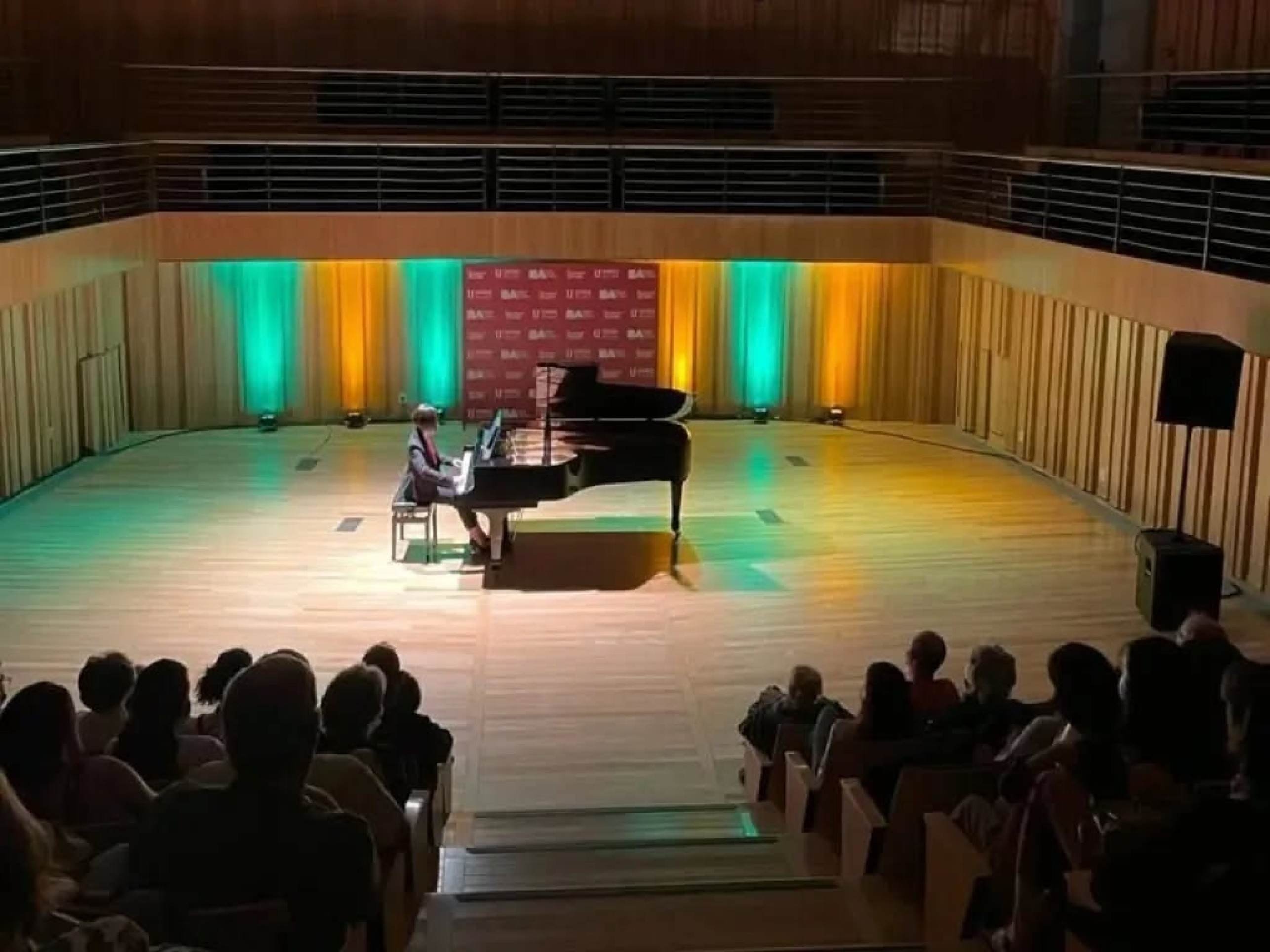 Em recital gratuito, pianista argentina exalta Piazzolla e Gershwin