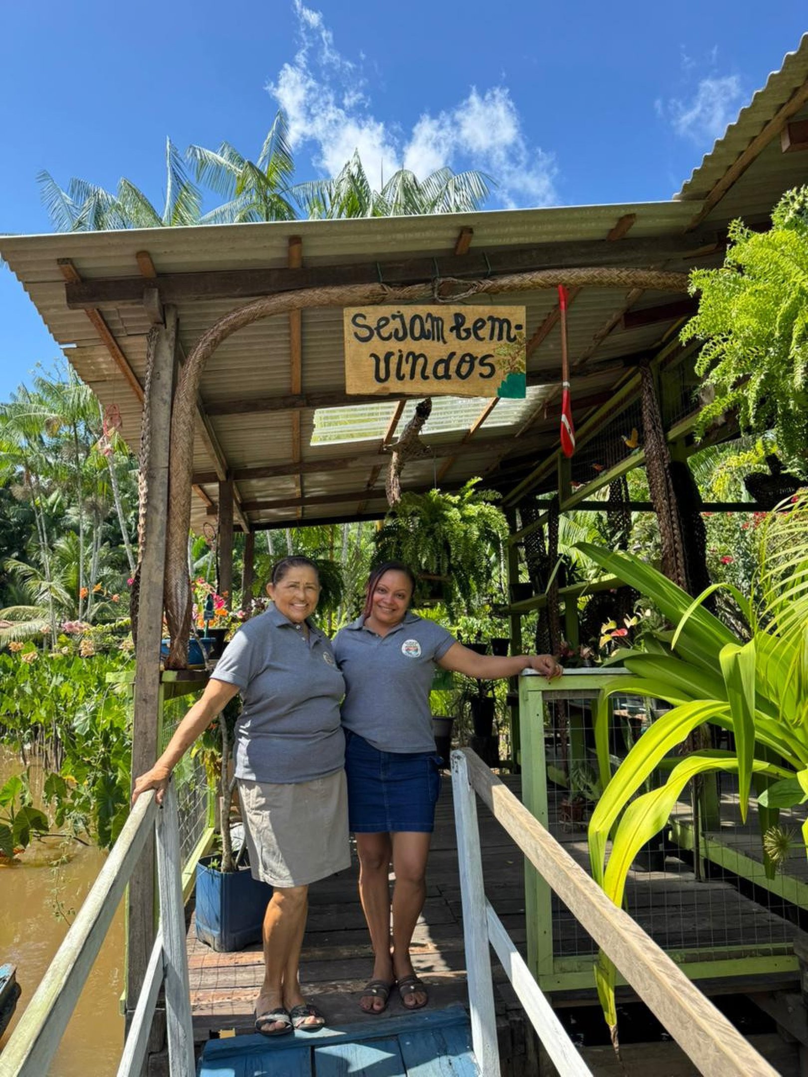 Silvia Rodrigues e  Elza de F&aacute;tima, da Biojoias do Combu