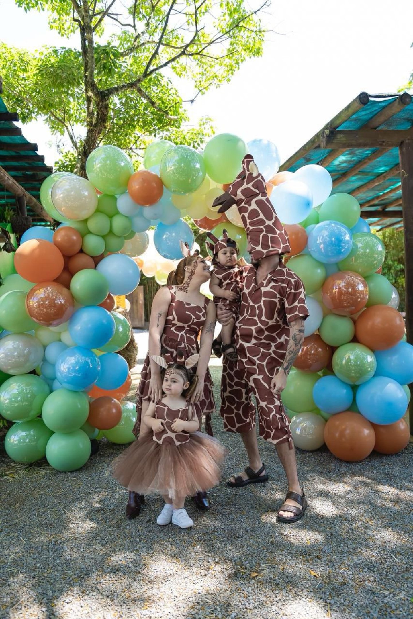 Viih Tube e Eliezer celebram o 1&ordm; anivers&aacute;rio de Ravi com festa &rsquo;Arca de No&eacute;&rsquo;