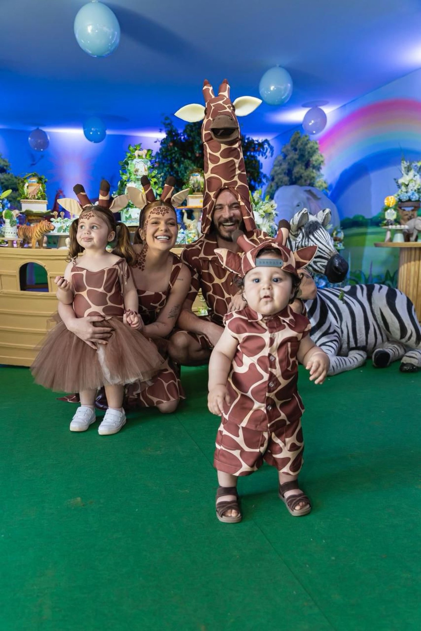 Viih Tube e Eliezer celebram o 1&ordm; anivers&aacute;rio de Ravi com festa &rsquo;Arca de No&eacute;&rsquo;