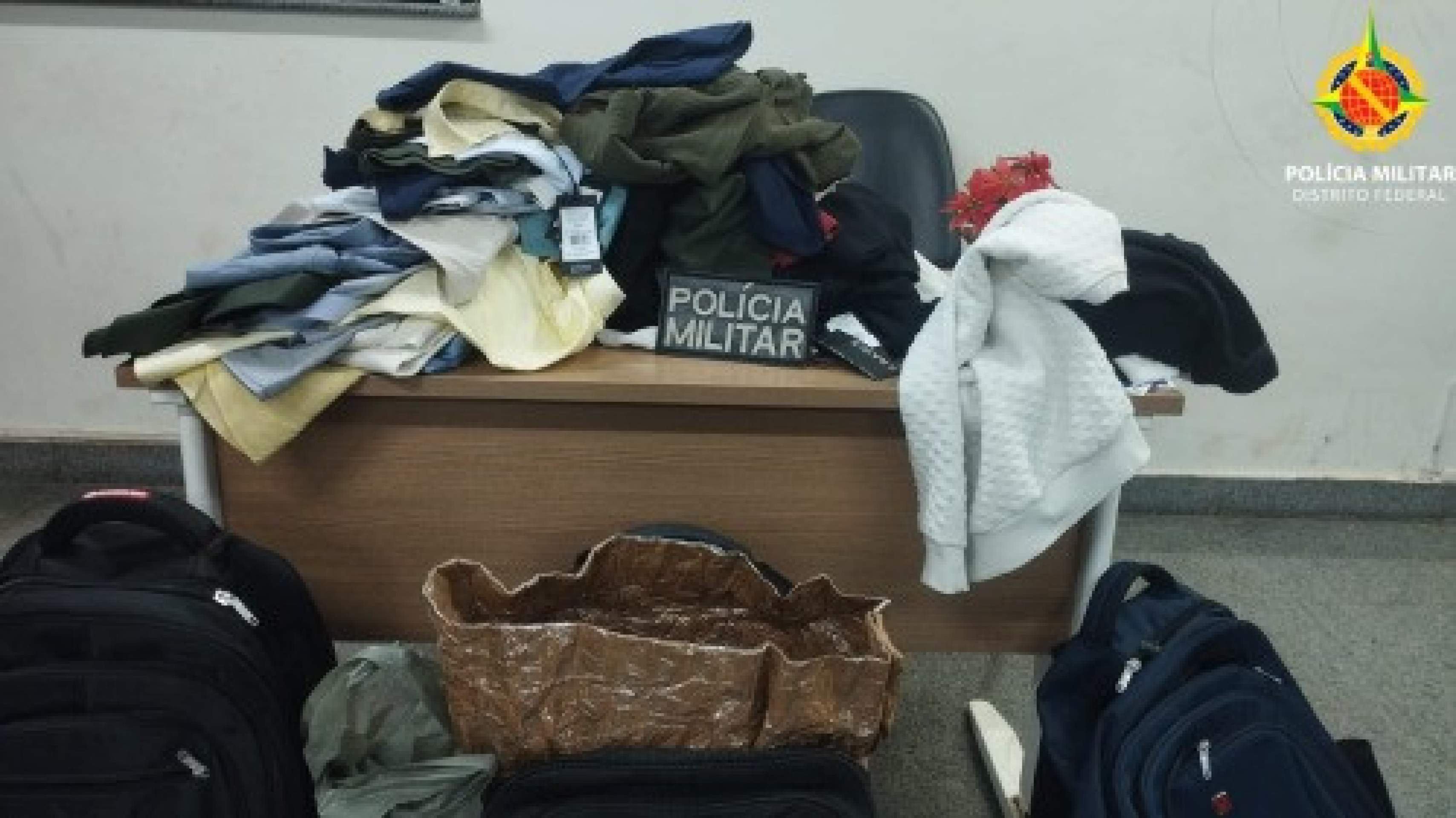 Dupla furta R$ 18 mil em roupas de loja do ParkShopping e acaba presa