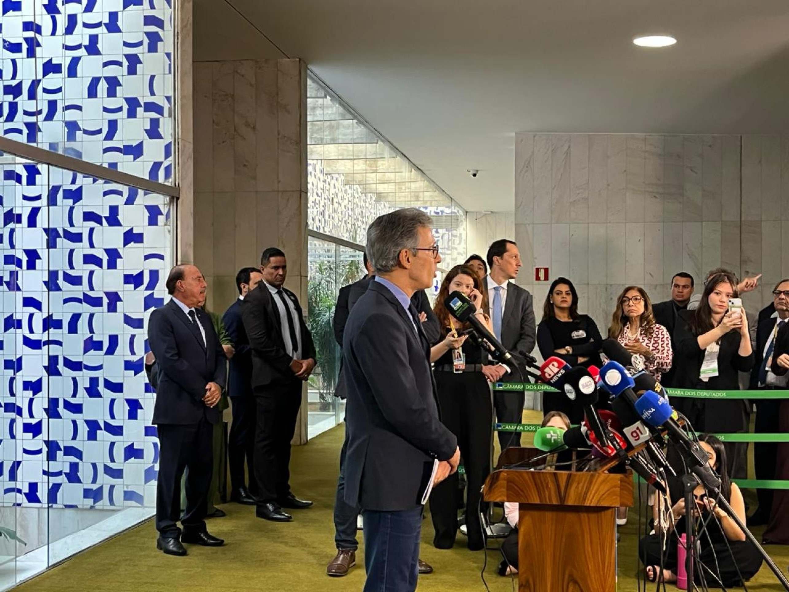 Zema defende adiamento do PL. Para ele, facção é 