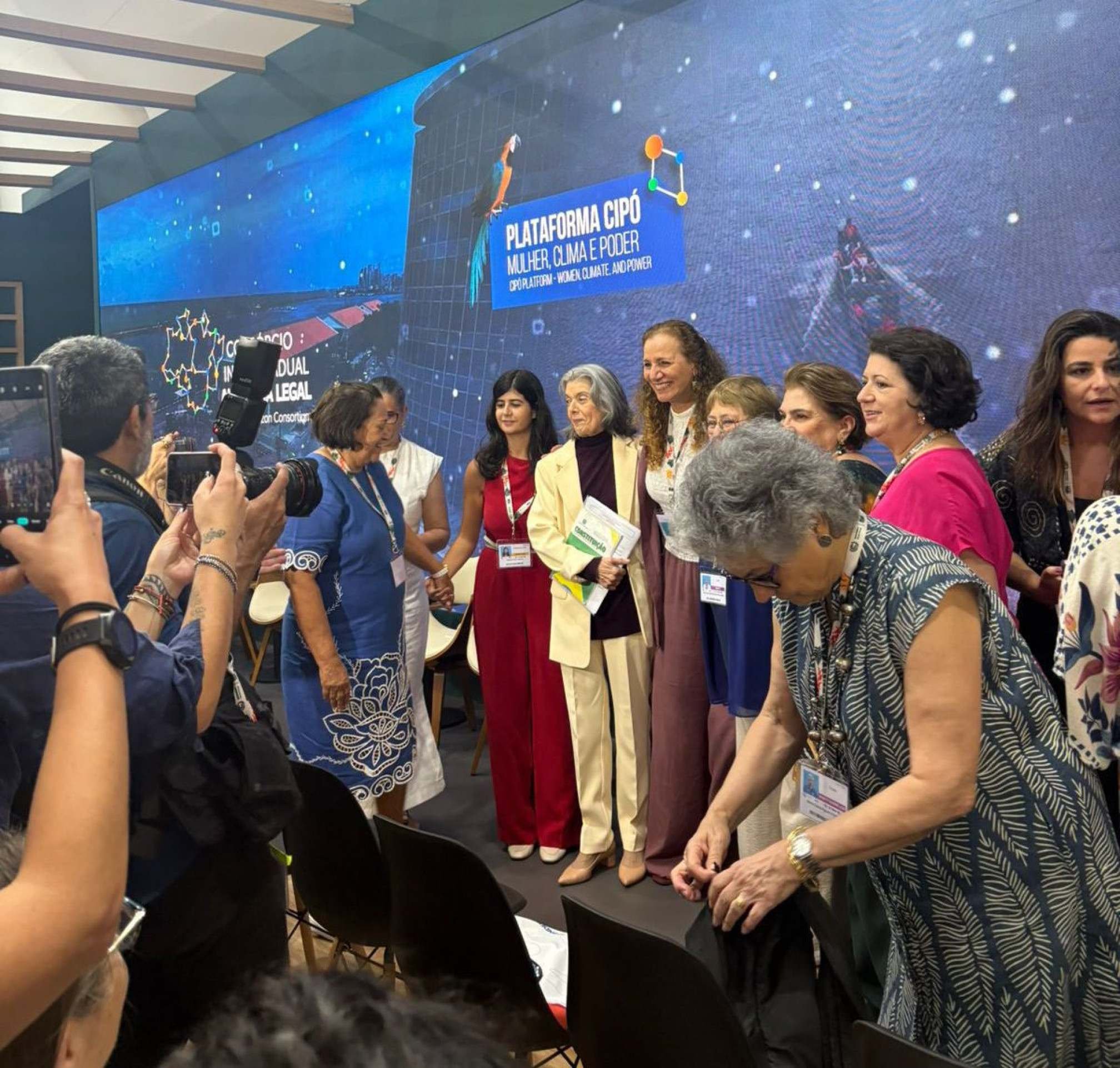 Ministra Cármen Lúcia é tietada na COP