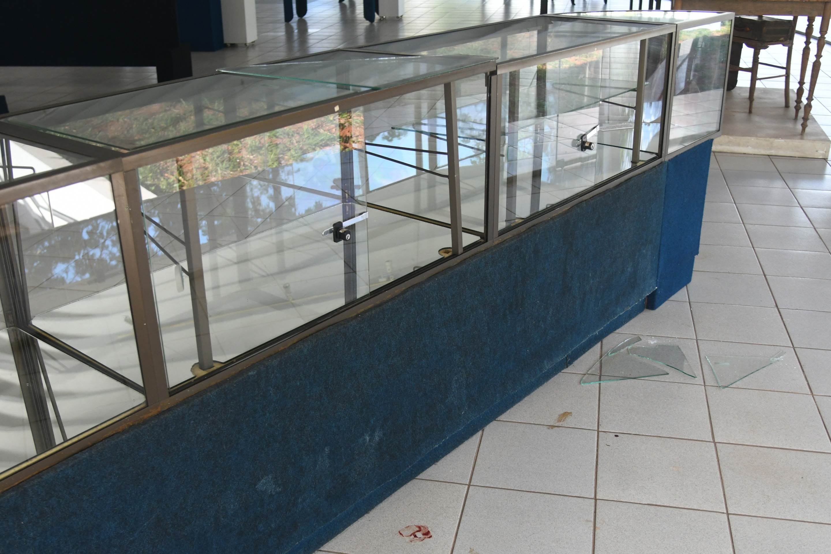  Ed Alves/CB/D.A Press. Brasil.  Brasilia - DF.  Cidades. Ladr&atilde;o invade Instituto Hist&oacute;rico do DF e leva pe&ccedil;as de Kubitschek. Criminoso levou pe&ccedil;as valiosas que pertenceram a personalidades da capital