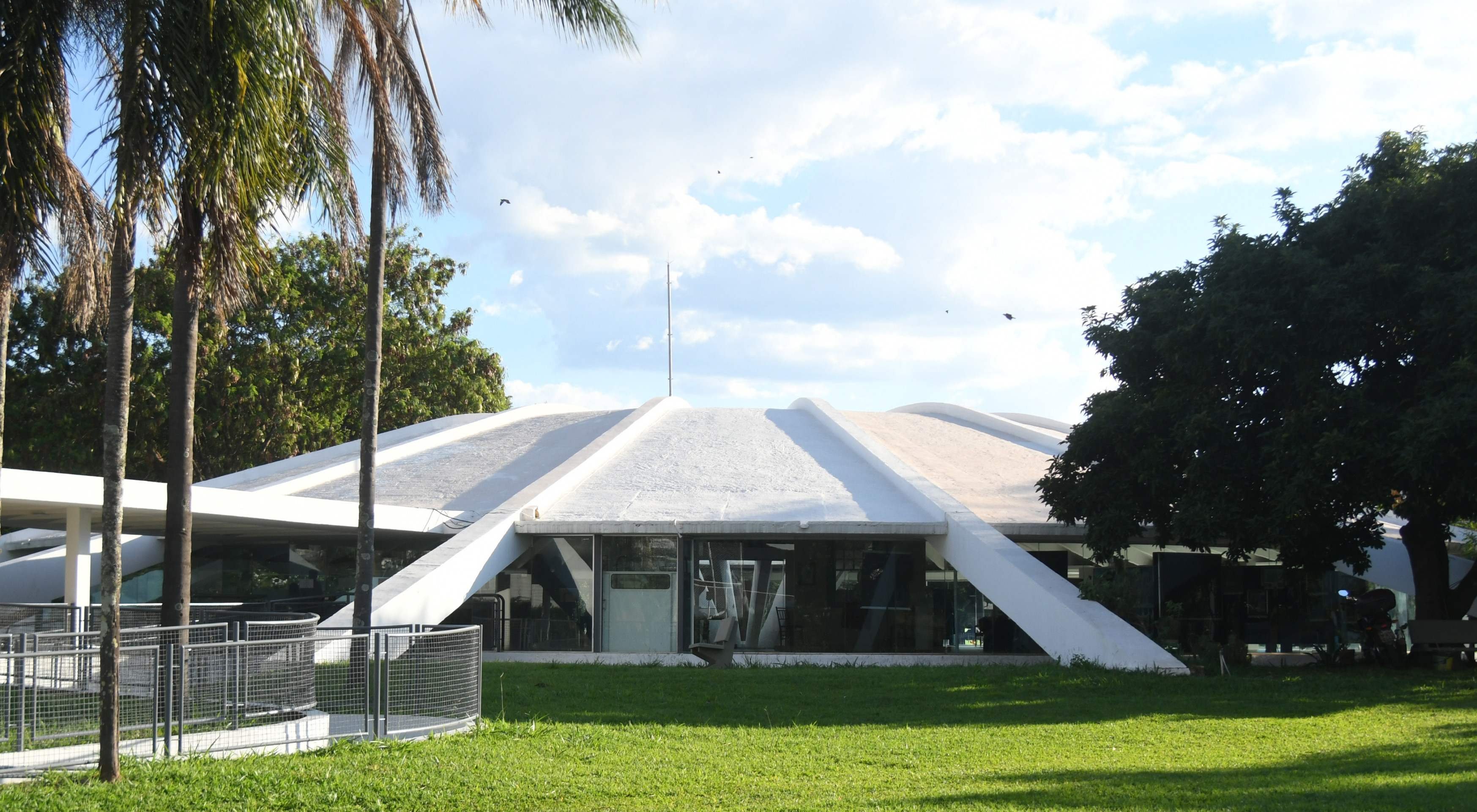  Ed Alves/CB/D.A Press. Brasil.  Brasilia - DF.  Cidades. Ladr&atilde;o invade Instituto Hist&oacute;rico do DF e leva pe&ccedil;as de Kubitschek. Criminoso levou pe&ccedil;as valiosas que pertenceram a personalidades da capital