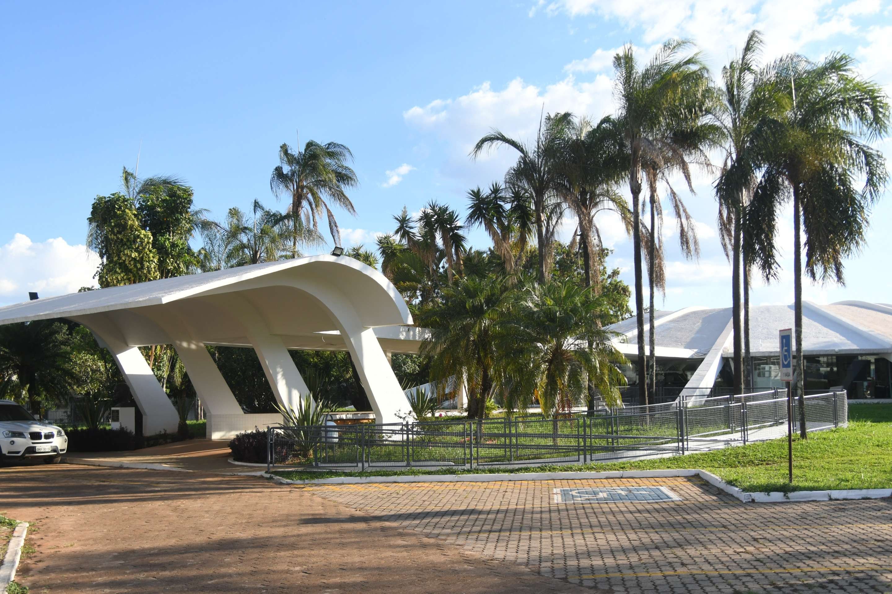  Ed Alves/CB/D.A Press. Brasil.  Brasilia - DF.  Cidades. Ladr&atilde;o invade Instituto Hist&oacute;rico do DF e leva pe&ccedil;as de Kubitschek. Criminoso levou pe&ccedil;as valiosas que pertenceram a personalidades da capital