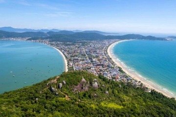 Bombinhas tem 67% de área verde e abriga três unidades de conservação - (crédito: Cristian Cruz/Prefeitura de Bombinhas) Bombinhas tem 67% de área verde e abriga três unidades de conservação - (crédito: Cristian Cruz/Prefeitura de Bombinhas)