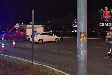 Carro atropela ciclista na Esplanada dos Ministérios - (crédito: CBMDF/Divulgação) Carro atropela ciclista na Esplanada dos Ministérios - (crédito: CBMDF/Divulgação)