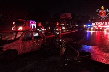 Colisão entre moto e carro deixa um ferido no final da Asa Sul - (crédito: CBMDF/Divulgação) Colisão entre moto e carro deixa um ferido no final da Asa Sul - (crédito: CBMDF/Divulgação)