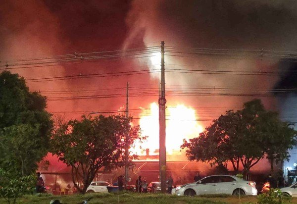 Bar Santa Fé: labaredas imensas -  (crédito: Material cedido ao Correio)