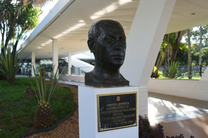  Ed Alves/CB/D.A Press. Brasil.  Brasilia - DF.  Cidades. Ladrão invade Instituto Histórico do DF e leva peças de Kubitschek. Criminoso levou peças valiosas que pertenceram a personalidades da capital