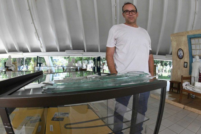  14/11/2025. Crédito: Ed Alves/CB/D.A Press. Brasil.  Brasilia - DF.  Cidades. Ladrão invade Instituto Histórico do DF e leva peças de Kubitschek. Criminoso levou peças valiosas que pertenceram a personalidades da capital. Na foto, Filipe Oliveira. 