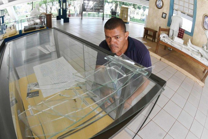  Marcelo Silva, zelador, conta que &eacute; o segundo furto no museu