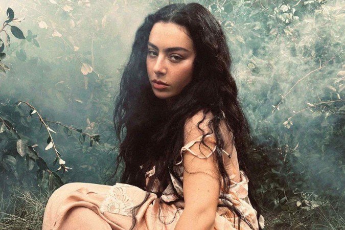 Charli XCX surpreende e anuncia álbum inspirado em livro clássico - (crédito: TMJBrazil) Charli XCX surpreende e anuncia álbum inspirado em livro clássico - (crédito: TMJBrazil)