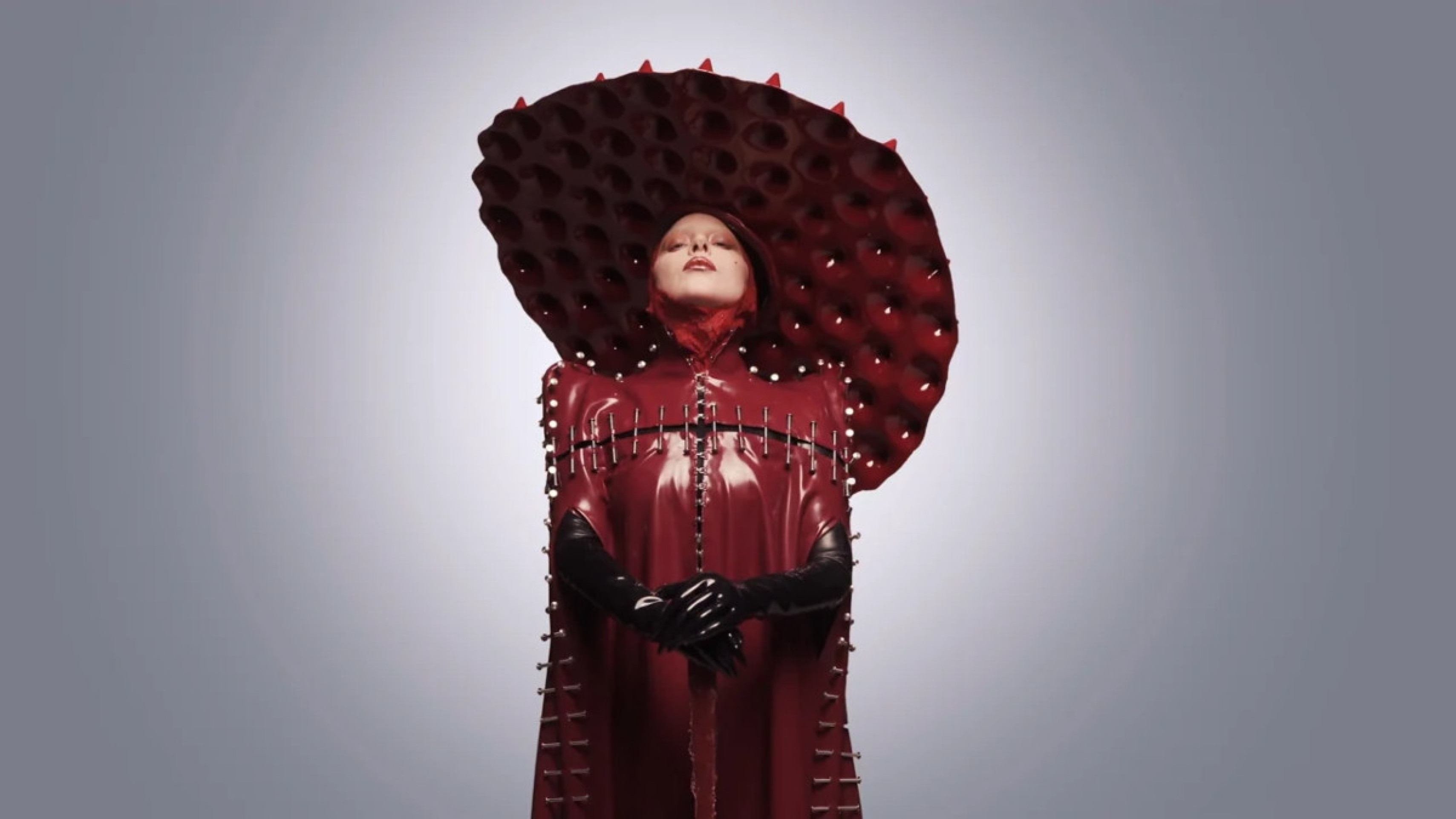 Lady Gaga revela planos de maternidade