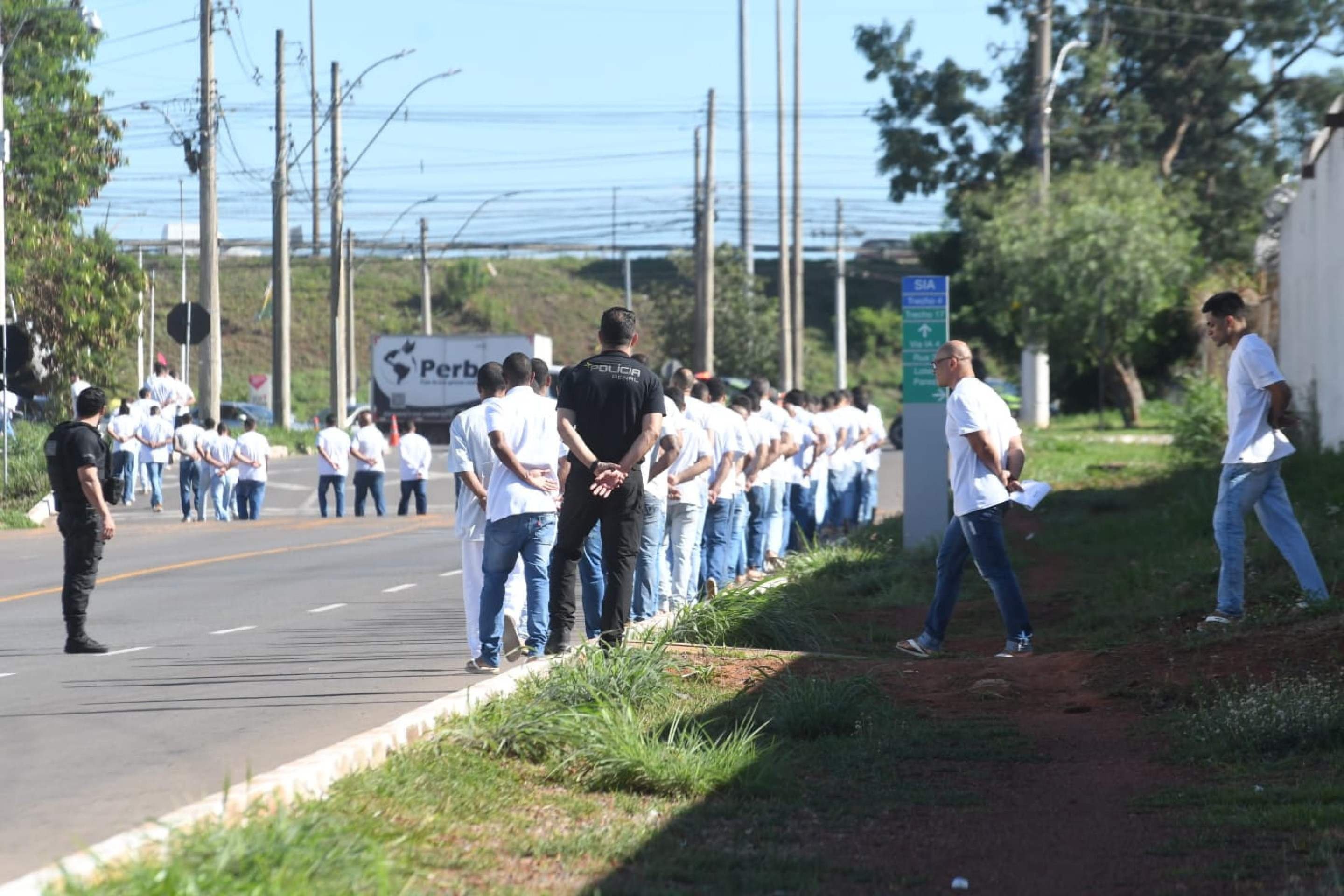 O benef&iacute;cio contempla custodiados que cumprem pena no regime semiaberto e que t&ecirc;m autoriza&ccedil;&atilde;o de trabalho externo ou sa&iacute;das tempor&aacute;rias.