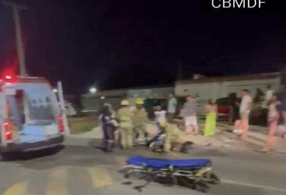 Colisão entre motocicletas deixa dois feridos -  (crédito: CBMDF/Divulgação) -Colisão entre motocicletas deixa dois feridos -  (crédito: CBMDF/Divulgação)