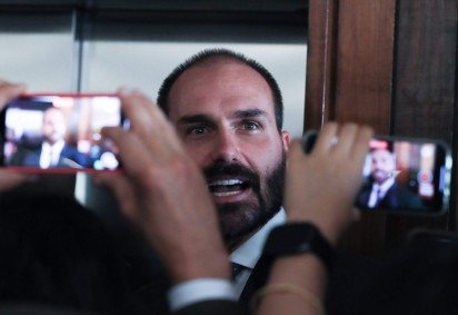 Eduardo Bolsonaro compartilhou imagens do ministro no casamento de Tabata Amaral e levantou suspeitas sobre a relação entre ambos -  (crédito: Lula Marques/Agência Brasil) -Eduardo Bolsonaro compartilhou imagens do ministro no casamento de Tabata Amaral e levantou suspeitas sobre a relação entre ambos -  (crédito: Lula Marques/Agência Brasil)