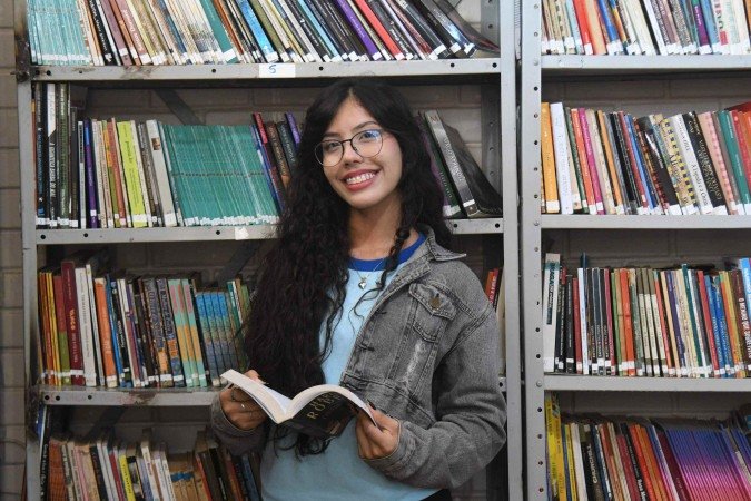 A aluna da rede pública de ensino Julia Oliveira Pontes, 17, dedicou-se à prática intensa de exercícios  -  (crédito:  Ed Alves CB/DA Press.)