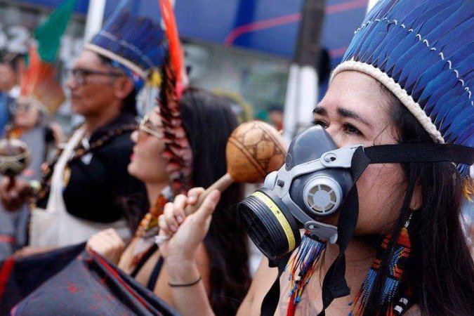 André Corrêa do Lago (ao centro, de camisa listrada) e a ministra Sônia Guajajara (dir.) se reuniram com lideranças indígenas na sexta-feira (14/11) - (crédito: Hermes Caruzo/COP30) André Corrêa do Lago (ao centro, de camisa listrada) e a ministra Sônia Guajajara (dir.) se reuniram com lideranças indígenas na sexta-feira (14/11) - (crédito: Hermes Caruzo/COP30)