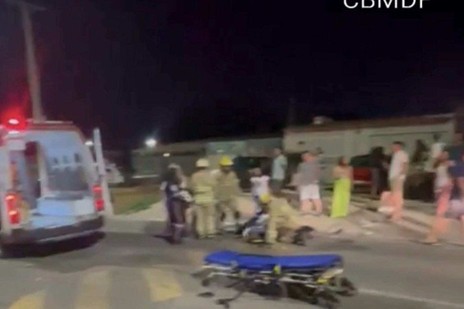 Colisão entre motocicletas deixa dois feridos -  (crédito: CBMDF/Divulgação)