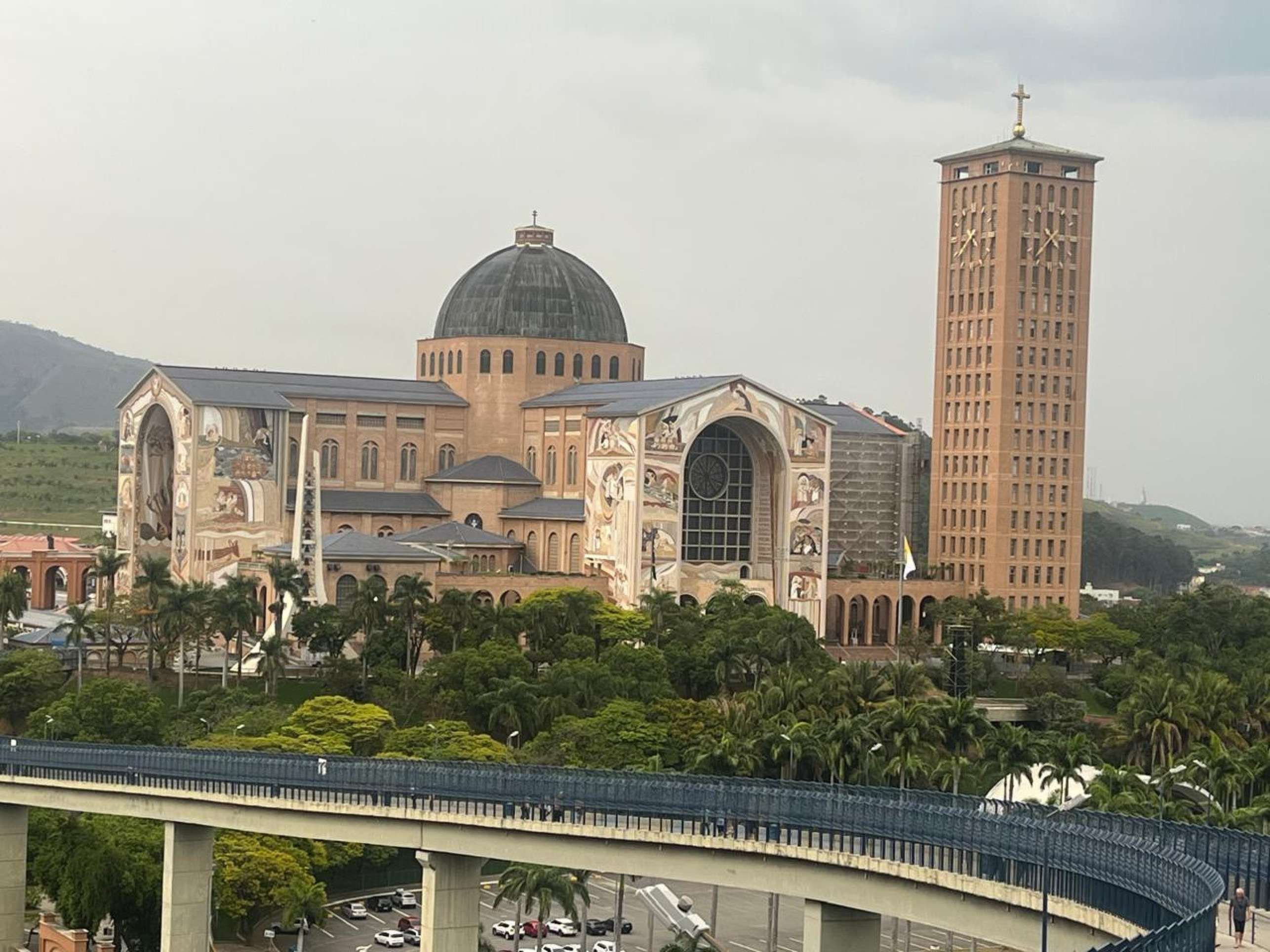 Aparecida, onde a fé move montanhas e economia