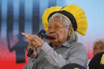 Raoni: É preciso lutar contra 'aqueles que querem destruir nossa terra' - (crédito: Tânia Rêgo/Agência Brasil) Raoni: É preciso lutar contra 'aqueles que querem destruir nossa terra' - (crédito: Tânia Rêgo/Agência Brasil)