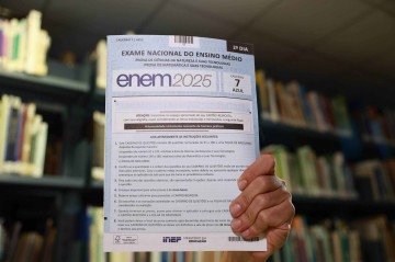 Caderno de provas do segundo dia do Enem 2025 -  (crédito: Angelo Miguel/MEC)