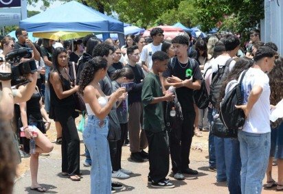 Entrada dos estudantes para o Enem no Ceub da Asa Norte para o segundo dia de Enem de 2025 -  (crédito: Minervino Junior/C.B/D.A Press)