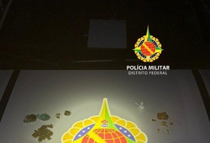 PMDF apreende drogas durante ponto de bloqueio na BR-080 -  (crédito: PMDF/Divulgação) -PMDF apreende drogas durante ponto de bloqueio na BR-080 -  (crédito: PMDF/Divulgação)