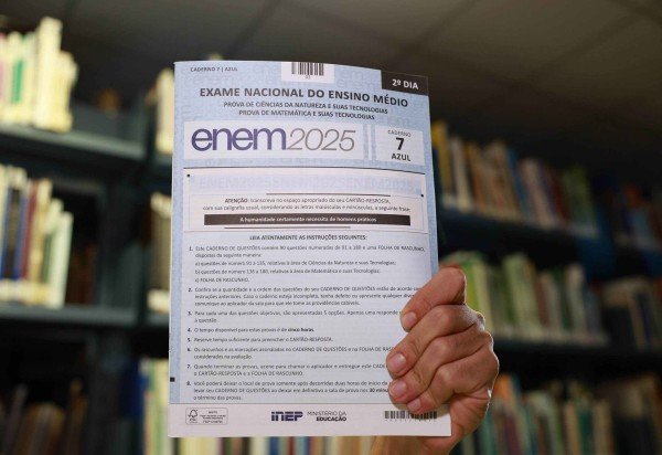 Caderno de provas do segundo dia do Enem 2025 -  (crédito: Angelo Miguel/MEC)