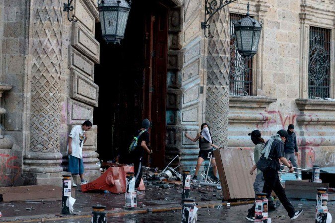 Milhares de pessoas marcham no México contra governo de Sheinbaum e violência