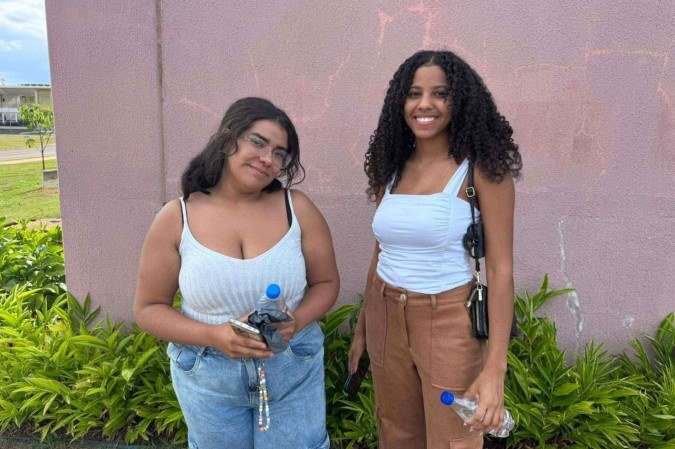 Candidatas relatam nervosismo ao deixarem o segundo dia de provas do Enem