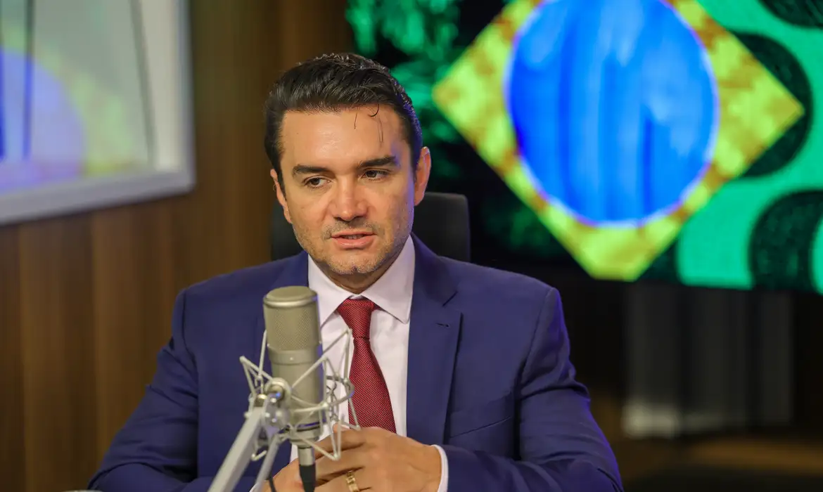 'Quando é aqui dentro, a gente tem que ficar criticando e encontrando defeito', alfinetou titular da pasta - (crédito: Fabio Rodrigues-Pozzebom/ Agência Brasil) 'Quando é aqui dentro, a gente tem que ficar criticando e encontrando defeito', alfinetou titular da pasta - (crédito: Fabio Rodrigues-Pozzebom/ Agência Brasil)