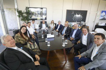Governador Ibaneis Rocha formalizou, nesta segunda-feira (17), a transferência do imóvel do Programa ProDF II que abriga o Centro de Treinamento para capacitação de mão de obra do Sinduscon