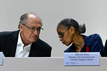 Vice-presidente, Geraldo Alckmin, ao lado da ministra do Meio Ambiente, Marina Silva, em coletiva de imprensa, ontem, na COP30 - (crédito: AFP) Vice-presidente, Geraldo Alckmin, ao lado da ministra do Meio Ambiente, Marina Silva, em coletiva de imprensa, ontem, na COP30 - (crédito: AFP)