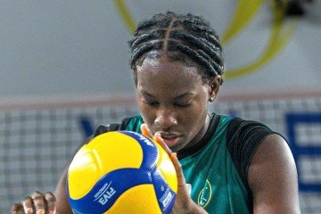 Lívia, central de 22 anos e de 1,87m de altura, é campeã pan-americana júnior e evolui com a camisa do Brasília - (crédito: Rogério Guerreiro/Brasília Vôlei) Lívia, central de 22 anos e de 1,87m de altura, é campeã pan-americana júnior e evolui com a camisa do Brasília - (crédito: Rogério Guerreiro/Brasília Vôlei)