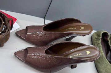 Os peep toes aparecem em modelos mais modernos