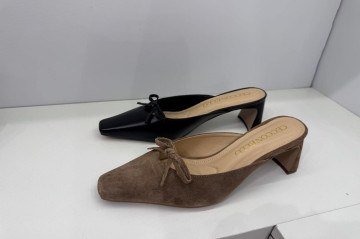 Além dos saltos diferenciados, o bico quadrado também chama a atenção - (crédito: Giovanna Kunz) Além dos saltos diferenciados, o bico quadrado também chama a atenção - (crédito: Giovanna Kunz)