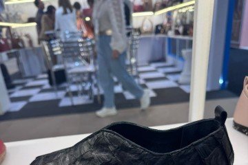 Sapato em couro de pirarucu 